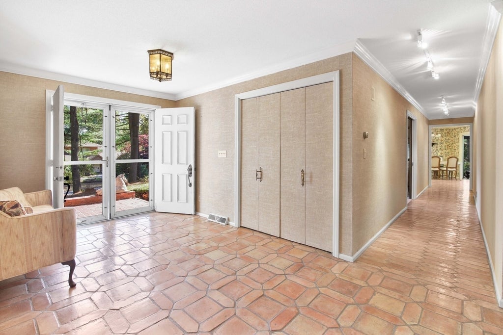 208 Tanglewood Dr
