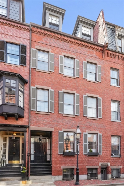 52 River St
