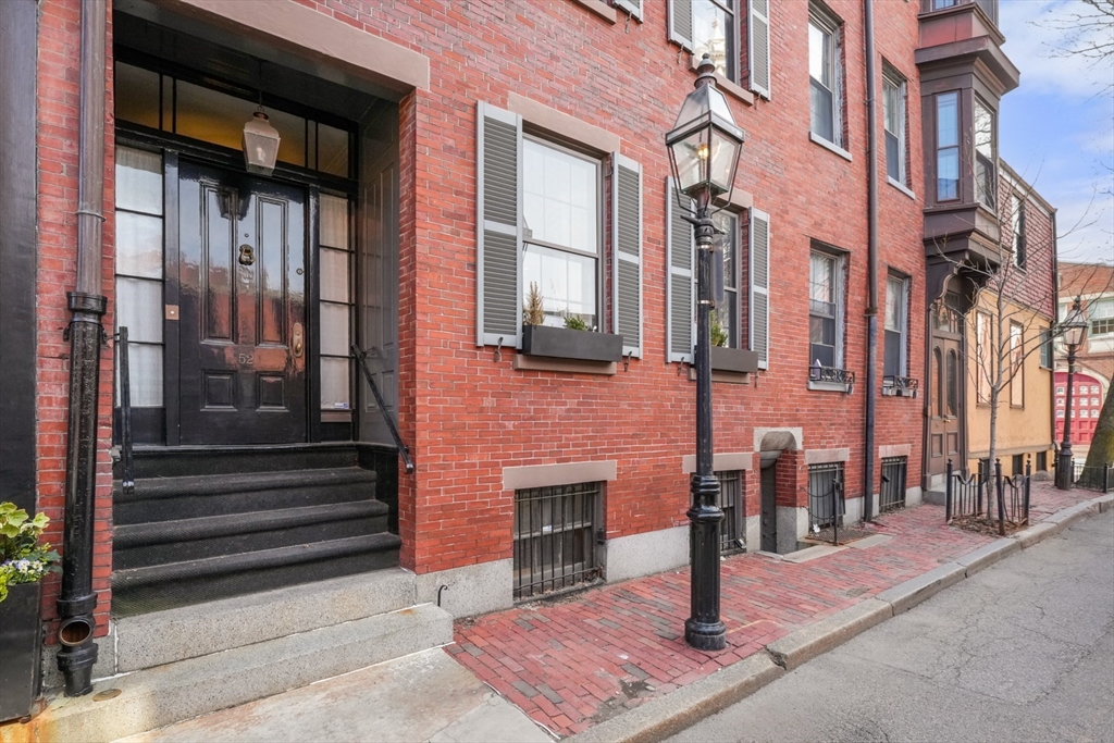 52 River St
