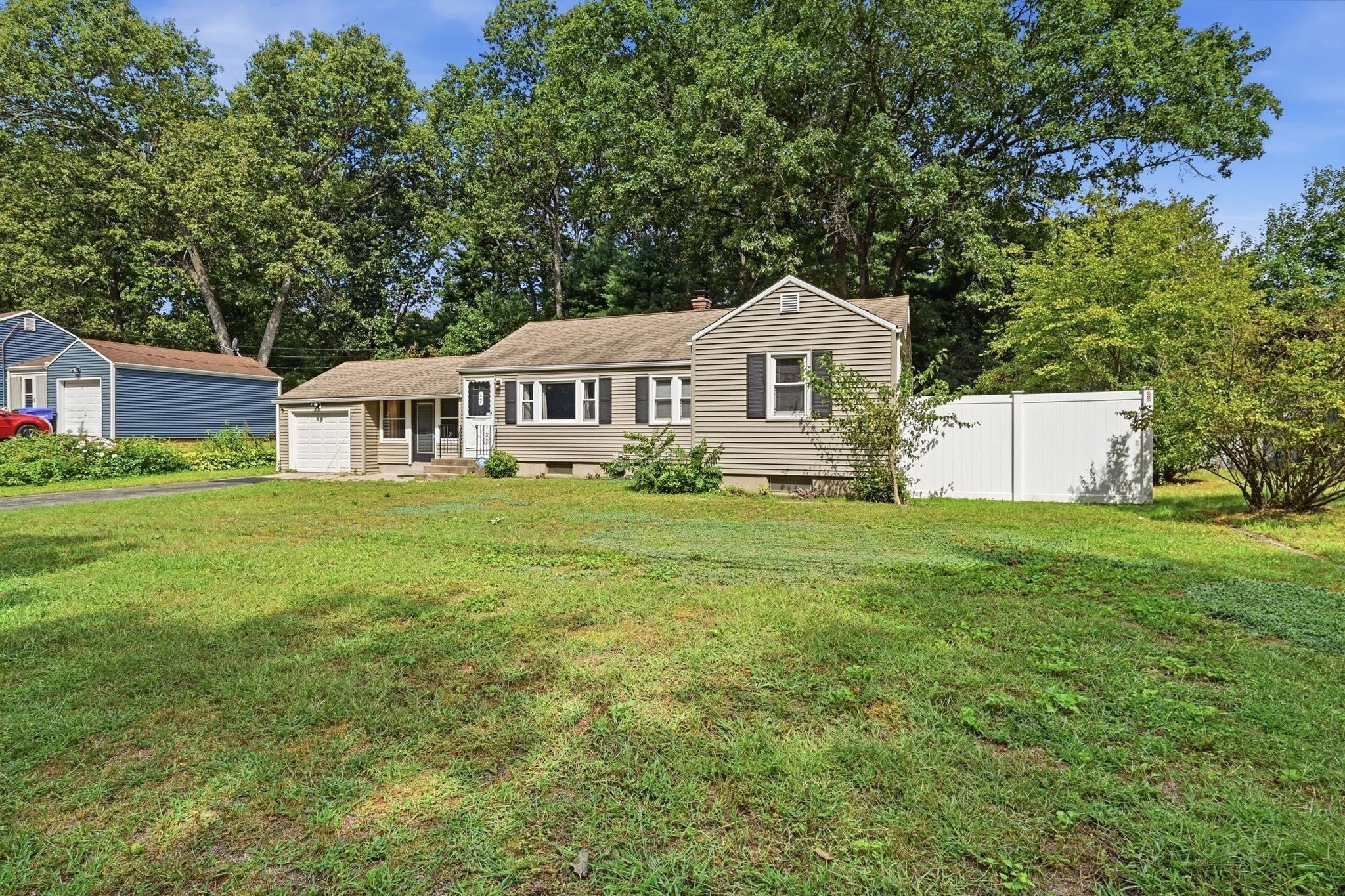 42 N Brook Rd, Springfield, MA, 42 N Brook Rd, Springfield, MA Photo #2