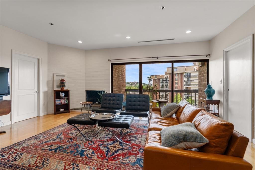 1265 Beacon St 901