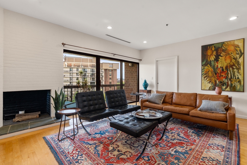1265 Beacon St 901