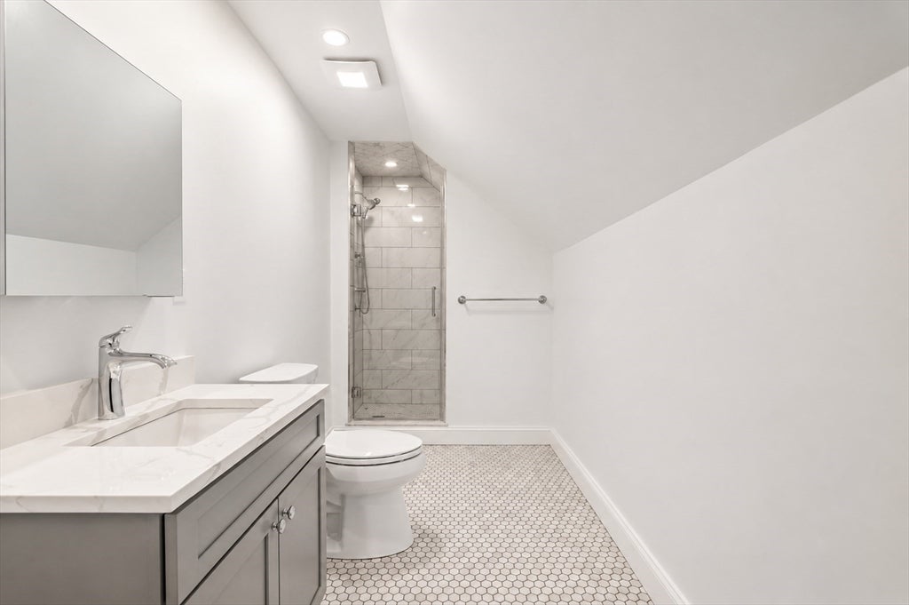 35 Farragut Ave #35, Medford, MA Photo #19