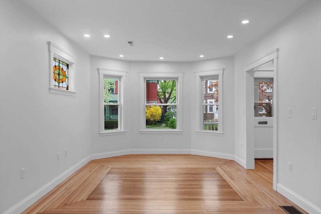 35 Farragut Ave #35, Medford, MA Photo #10