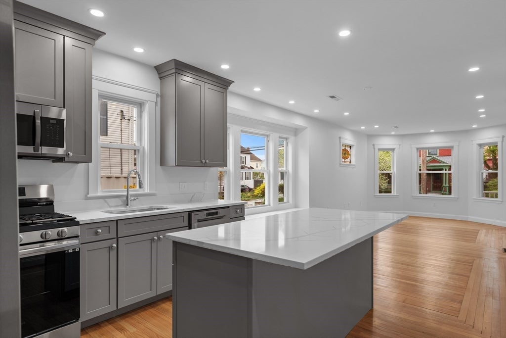 35 Farragut Ave #35, Medford, MA Photo #8