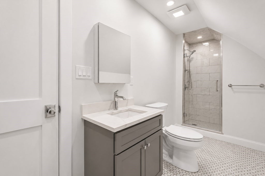 35 Farragut Ave #35, Medford, MA Photo #20