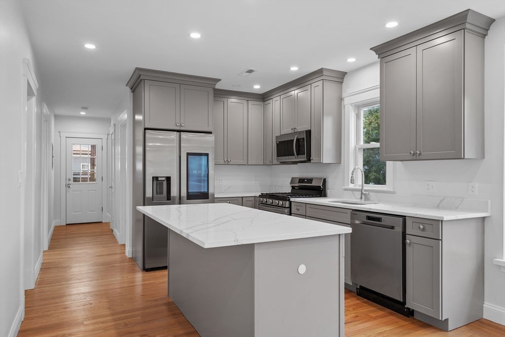 35 Farragut Ave #35, Medford, MA Photo #6