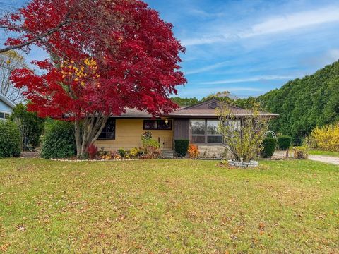 219 Dawn Blvd Woonsocket RI 02895