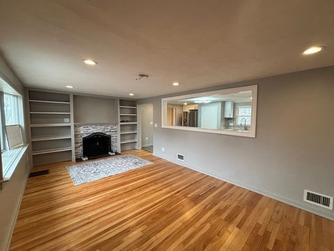 27 Evans Rd SF Stoneham MA 02180