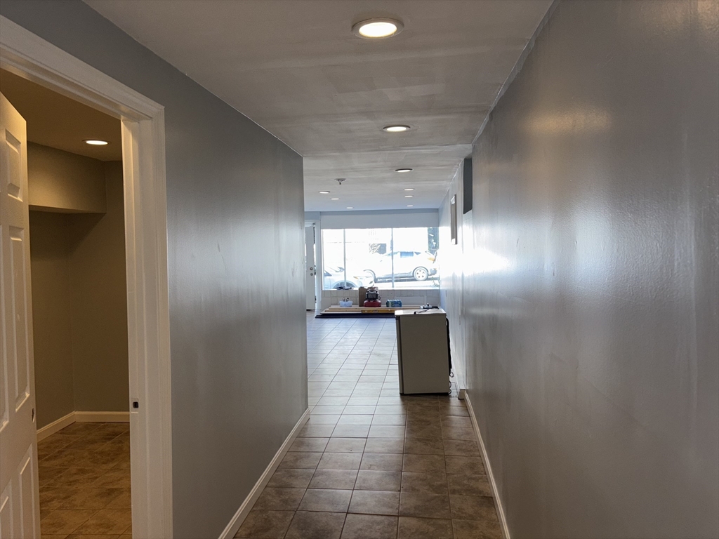 Lowell, Massachusetts 01854, United States, ,1 BathroomBathrooms,Residential,Active,208573