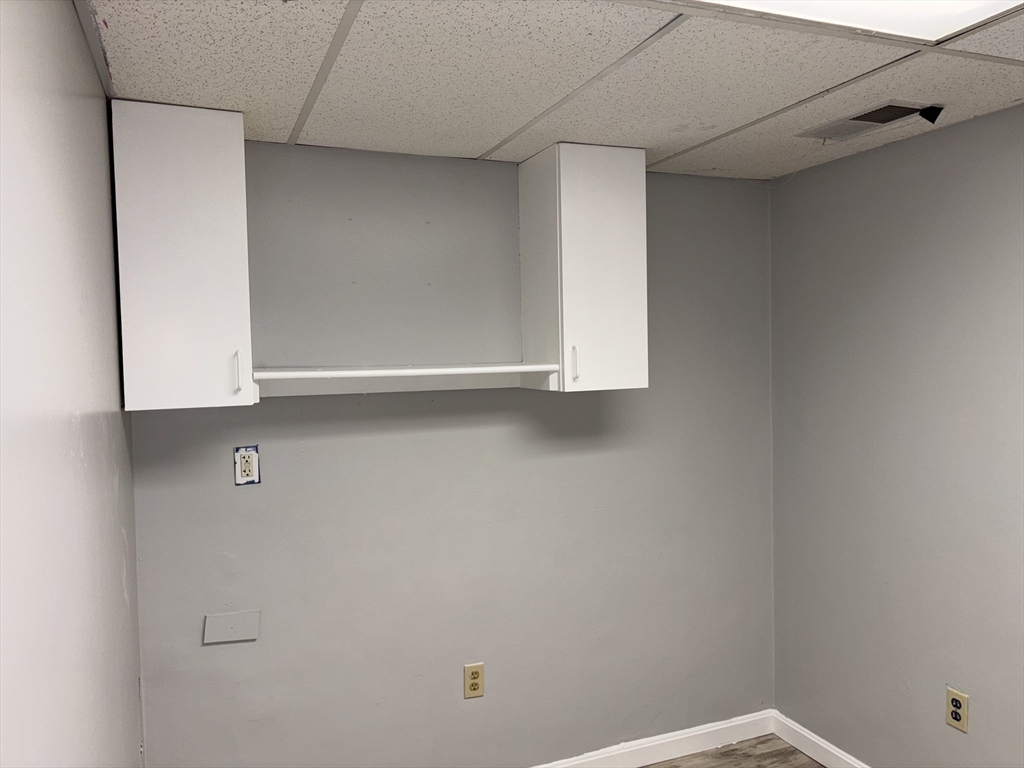 Lowell, Massachusetts 01854, United States, ,1 BathroomBathrooms,Residential,Active,208573