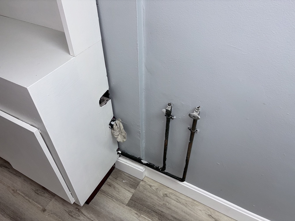 Lowell, Massachusetts 01854, United States, ,1 BathroomBathrooms,Residential,Active,208573