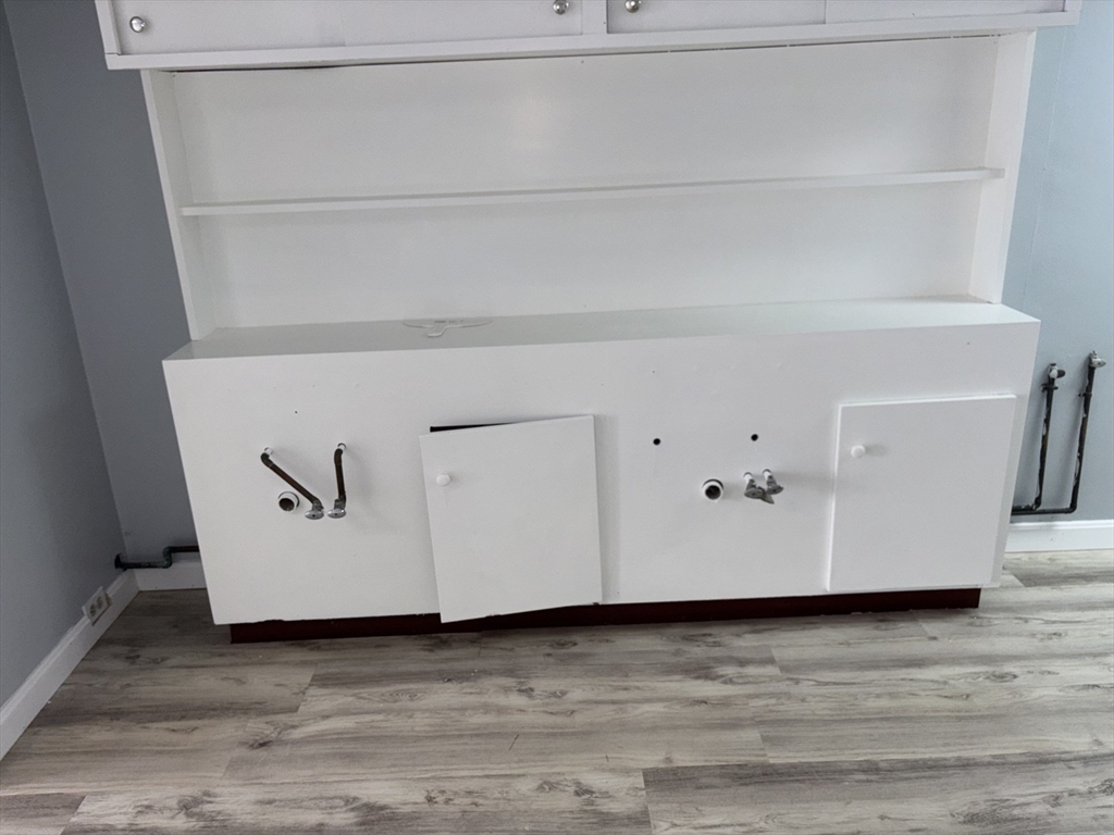 Lowell, Massachusetts 01854, United States, ,1 BathroomBathrooms,Residential,Active,208573