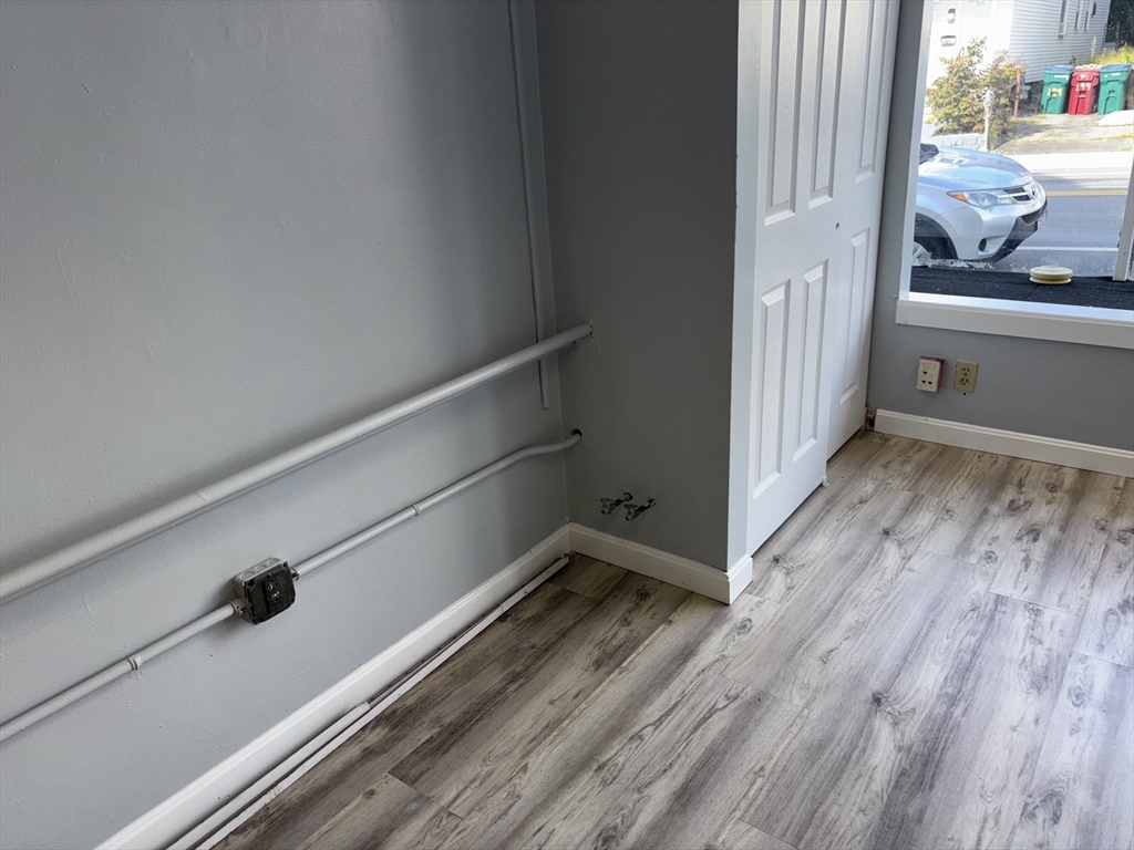 Lowell, Massachusetts 01854, United States, ,1 BathroomBathrooms,Residential,Active,208573