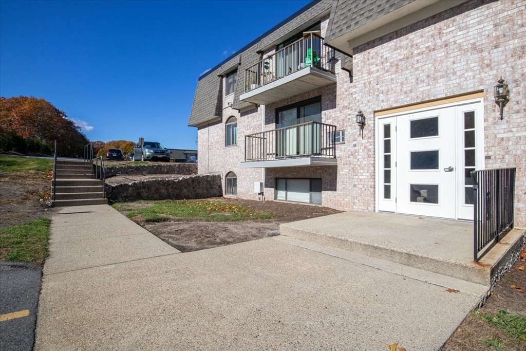 40 High St (Cass Street Entrance) 207