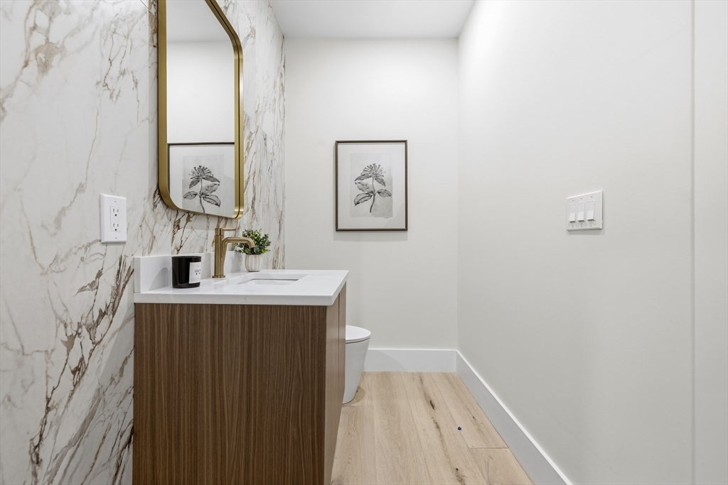 17 Holmes ST #PH1, Quincy, MA Photo #24
