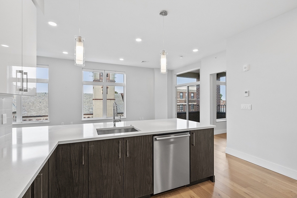 124 Highland Ave 404