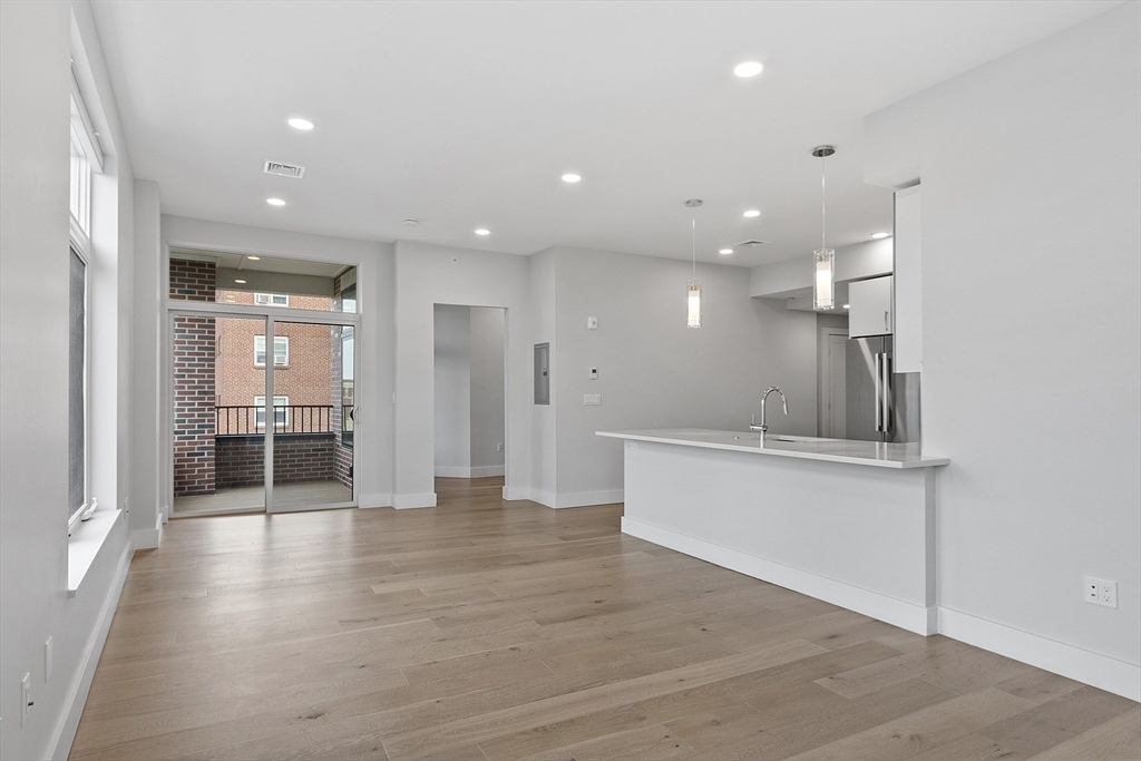 124 Highland Ave 404