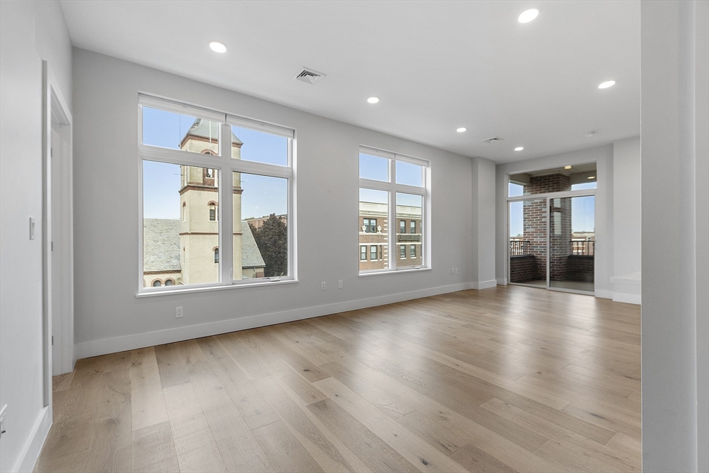 124 Highland Ave 404