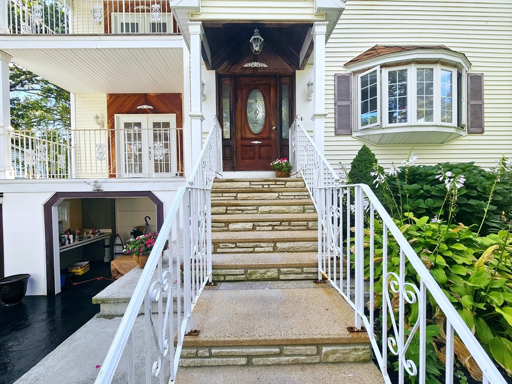 33 Lakeside Dr