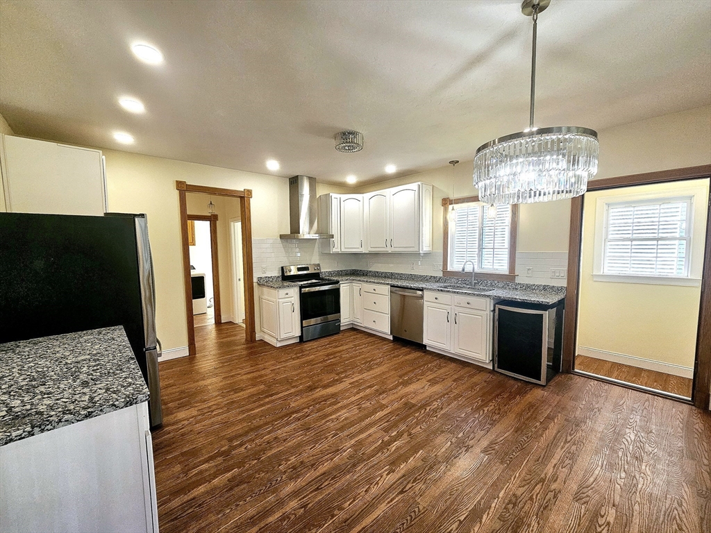 33 Lakeside Dr