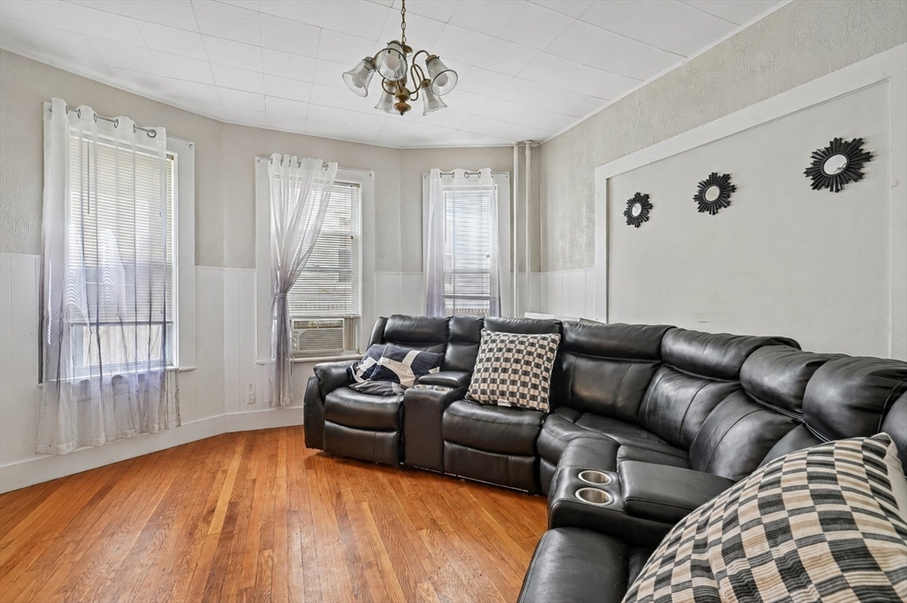 152-154 Glen St