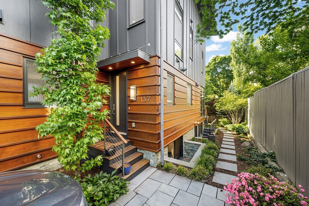 137 Walden St 137