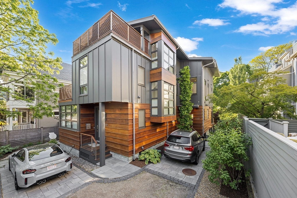 137 Walden St 137