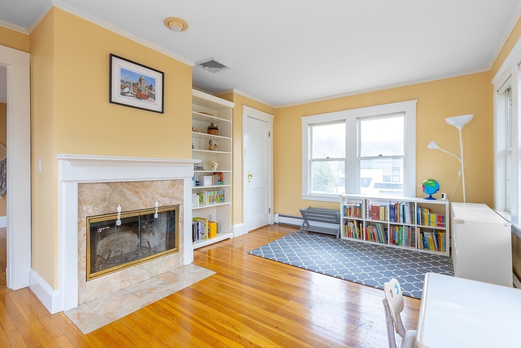 Needham, Massachusetts 02492, United States, 3 Bedrooms Bedrooms, ,3 BathroomsBathrooms,Residential,Contingent,90400