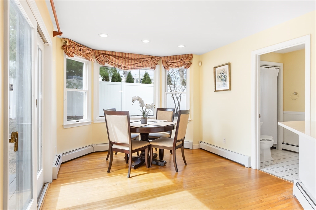 Needham, Massachusetts 02492, United States, 3 Bedrooms Bedrooms, ,3 BathroomsBathrooms,Residential,Contingent,90400