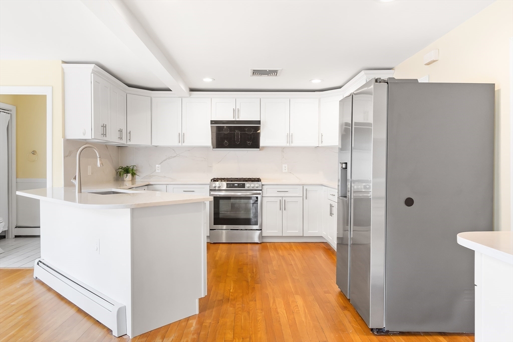 Needham, Massachusetts 02492, United States, 3 Bedrooms Bedrooms, ,3 BathroomsBathrooms,Residential,Contingent,90400