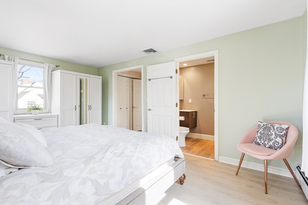 Needham, Massachusetts 02492, United States, 3 Bedrooms Bedrooms, ,3 BathroomsBathrooms,Residential,Contingent,90400