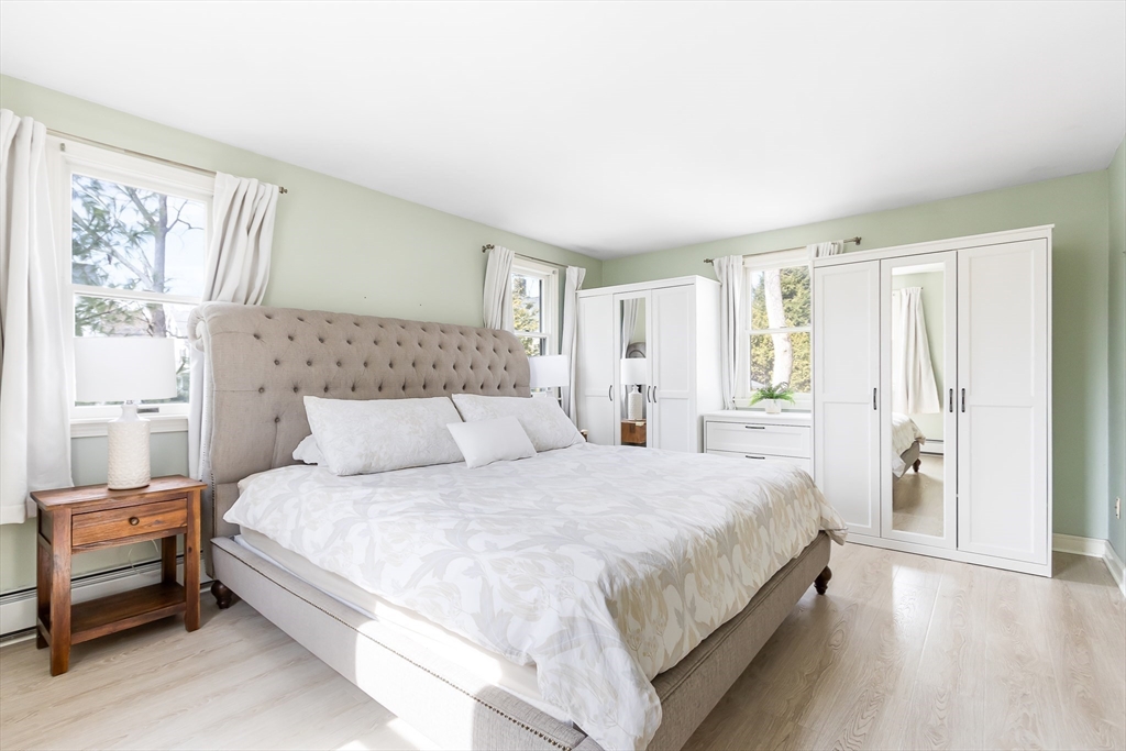 Needham, Massachusetts 02492, United States, 3 Bedrooms Bedrooms, ,3 BathroomsBathrooms,Residential,Contingent,90400