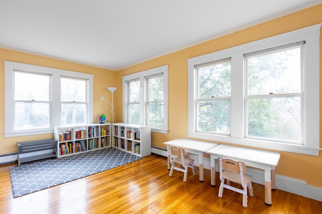 Needham, Massachusetts 02492, United States, 3 Bedrooms Bedrooms, ,3 BathroomsBathrooms,Residential,Contingent,90400