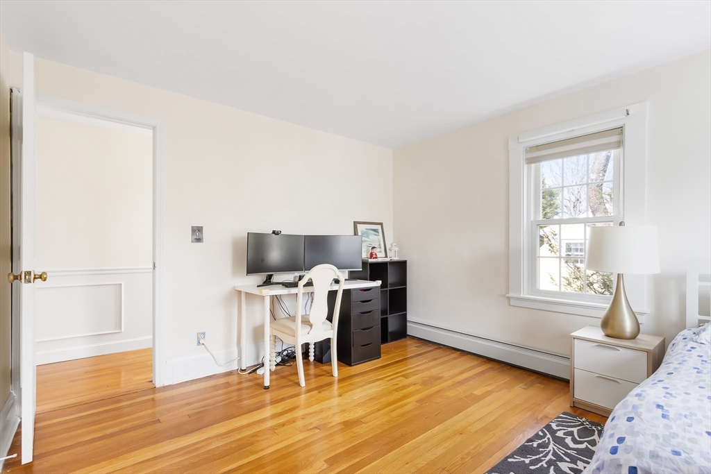 Needham, Massachusetts 02492, United States, 3 Bedrooms Bedrooms, ,3 BathroomsBathrooms,Residential,Contingent,90400