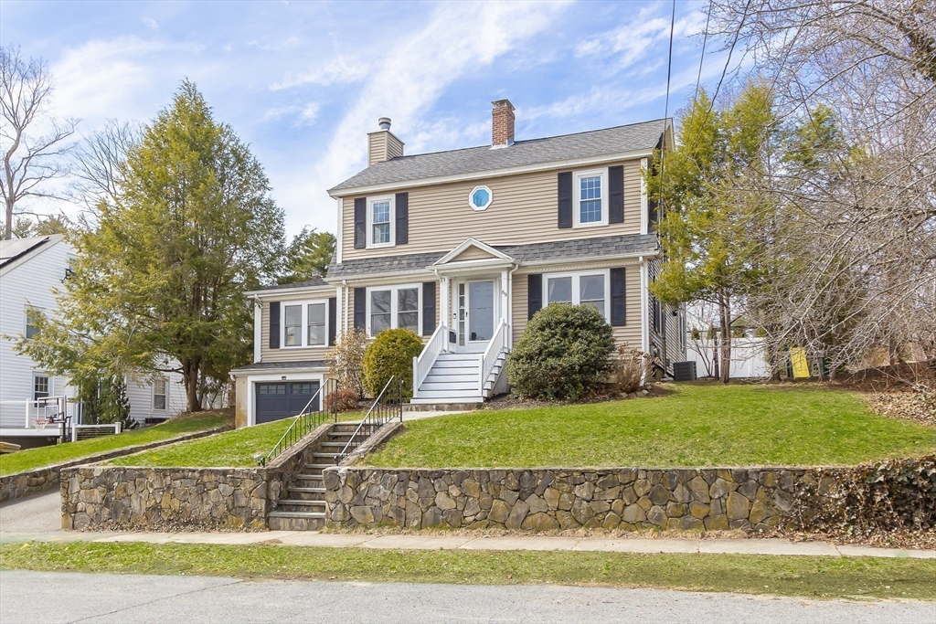 Needham, Massachusetts 02492, United States, 3 Bedrooms Bedrooms, ,3 BathroomsBathrooms,Residential,Contingent,90400