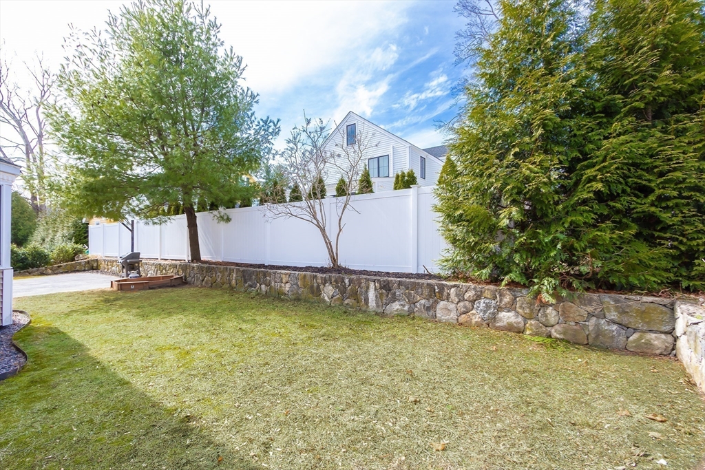 Needham, Massachusetts 02492, United States, 3 Bedrooms Bedrooms, ,3 BathroomsBathrooms,Residential,Contingent,90400