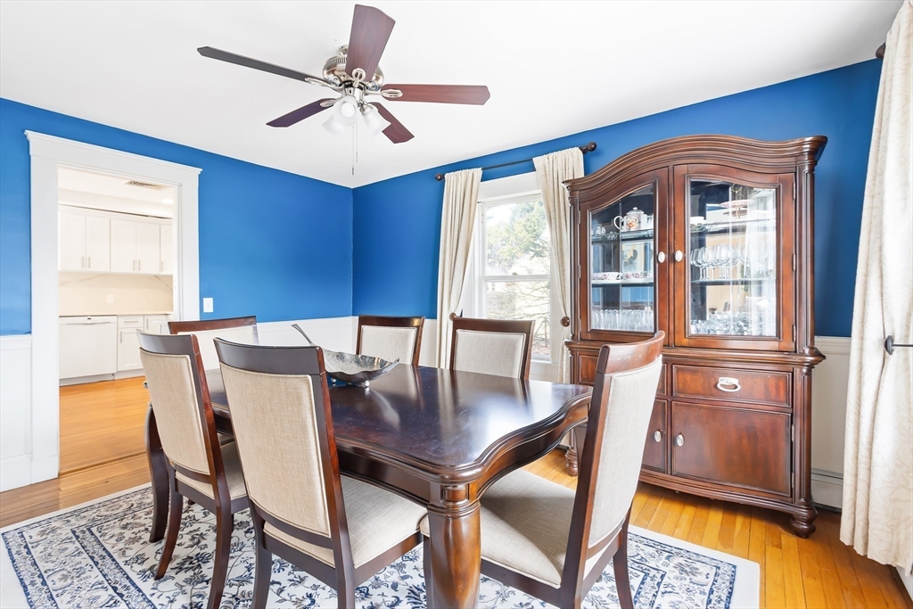 Needham, Massachusetts 02492, United States, 3 Bedrooms Bedrooms, ,3 BathroomsBathrooms,Residential,Contingent,90400