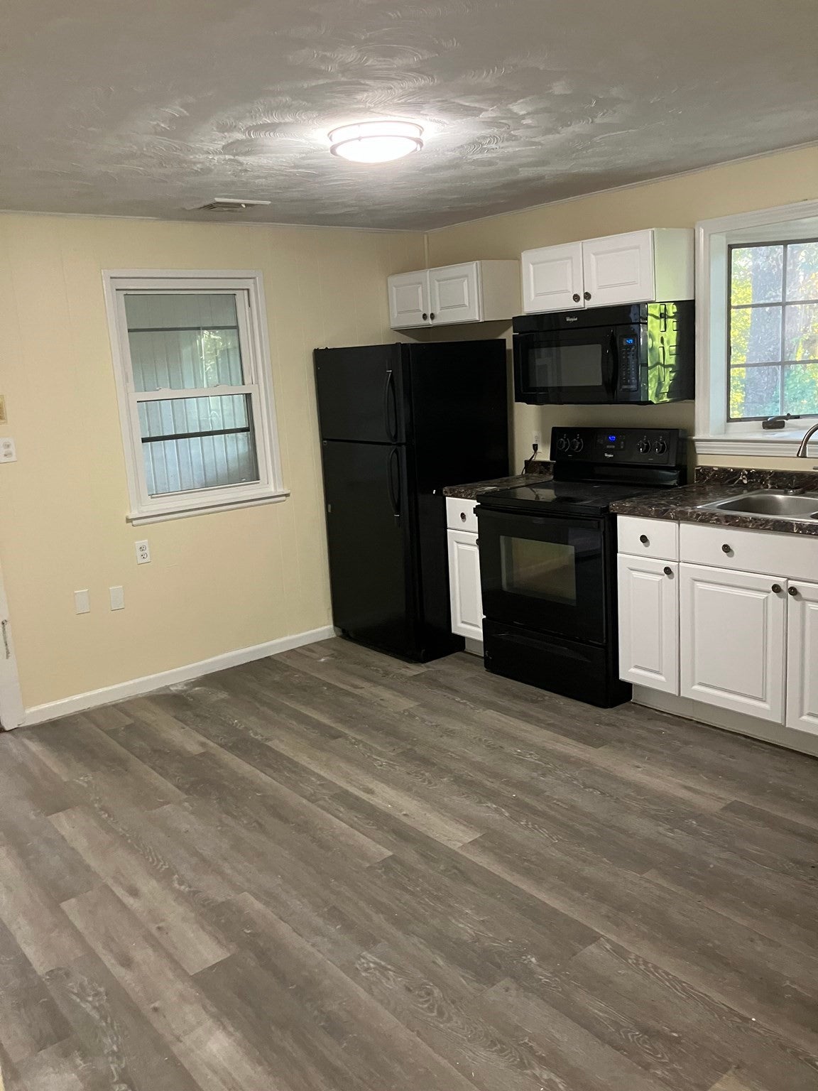 12 Hadley Rd, Methuen, MA Photo #2