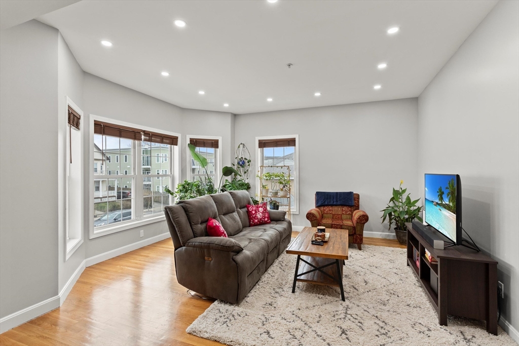 895 Hyde Park Ave 2