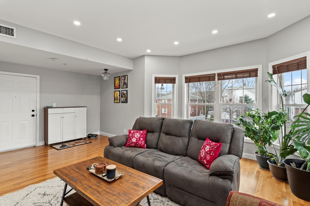 895 Hyde Park Ave 2