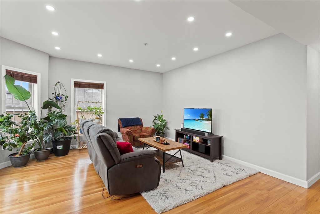 895 Hyde Park Ave 2