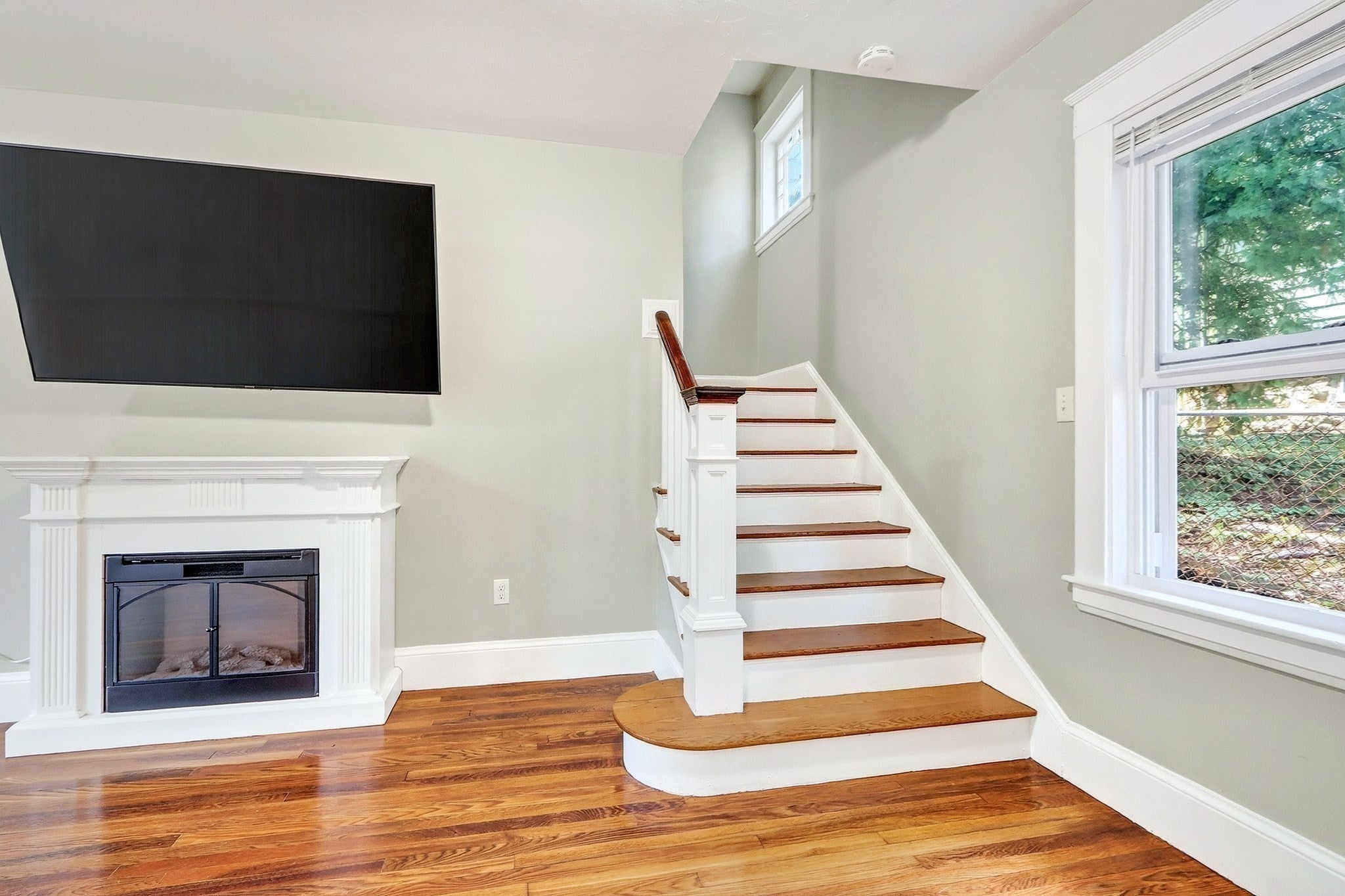 31 Greenhood St