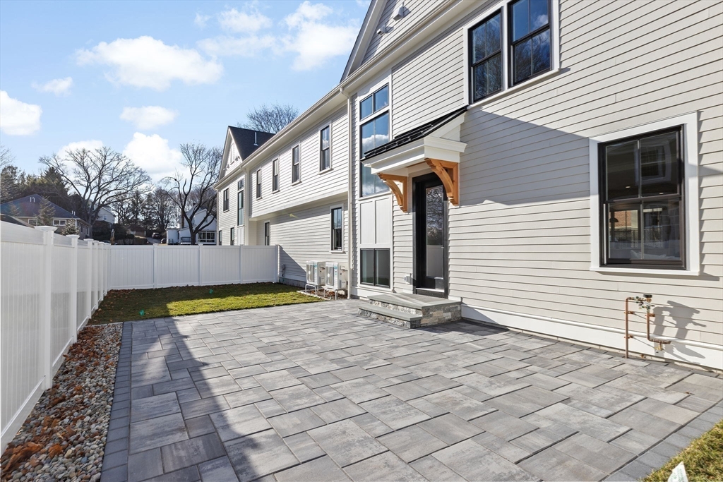 32 Kingsbury St 1