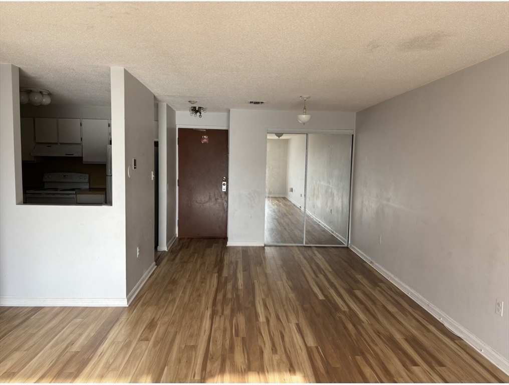 406 Broadway 301