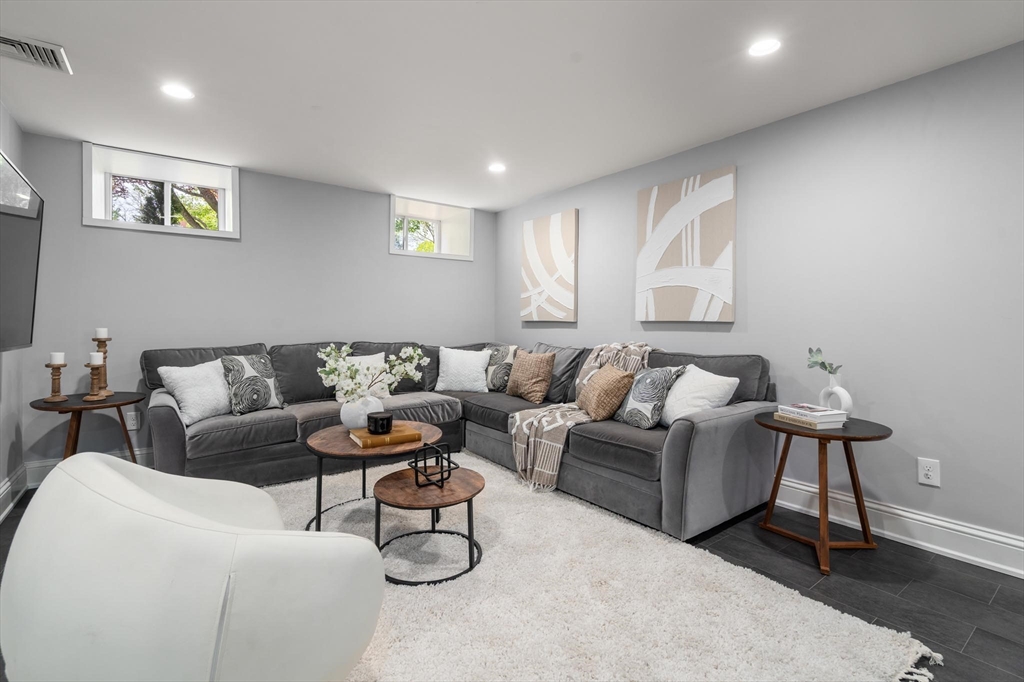 799 Commonwealth Avenue, Newton, MA Photo #32