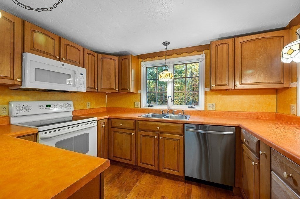 27 Grimes Rd, Hubbardston, MA, 27 Grimes Rd, Hubbardston, MA Photo #7