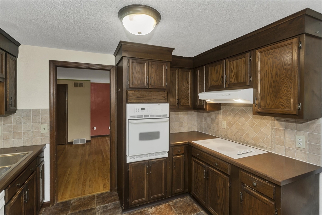 45 Woodcliff Dr, Westfield, MA, 45 Woodcliff Dr, Westfield, MA Photo #6