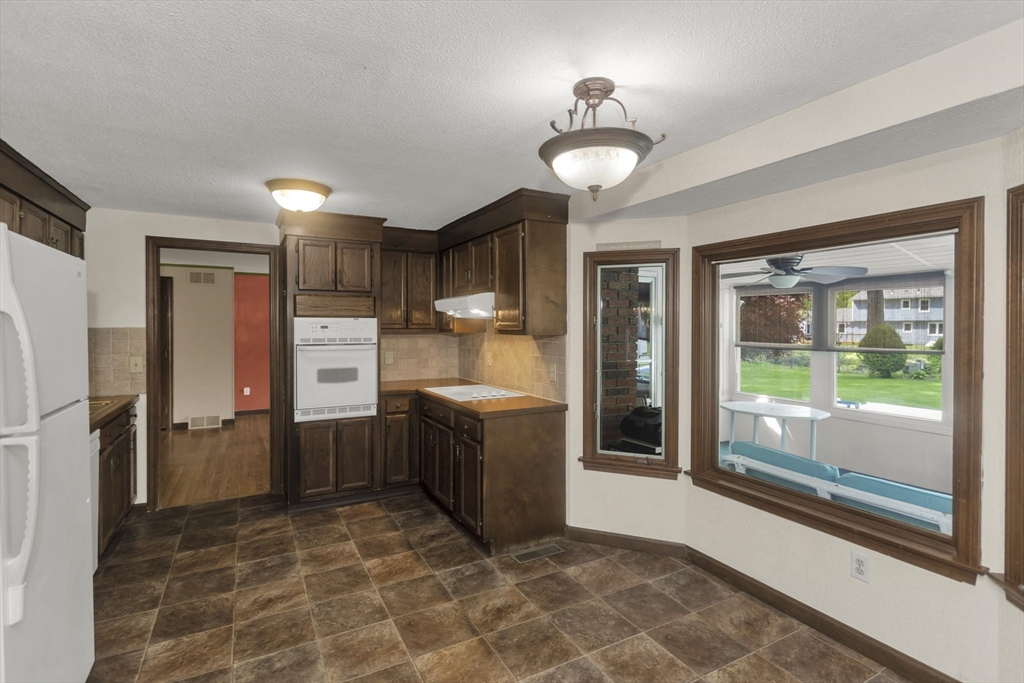 45 Woodcliff Dr, Westfield, MA, 45 Woodcliff Dr, Westfield, MA Photo #4