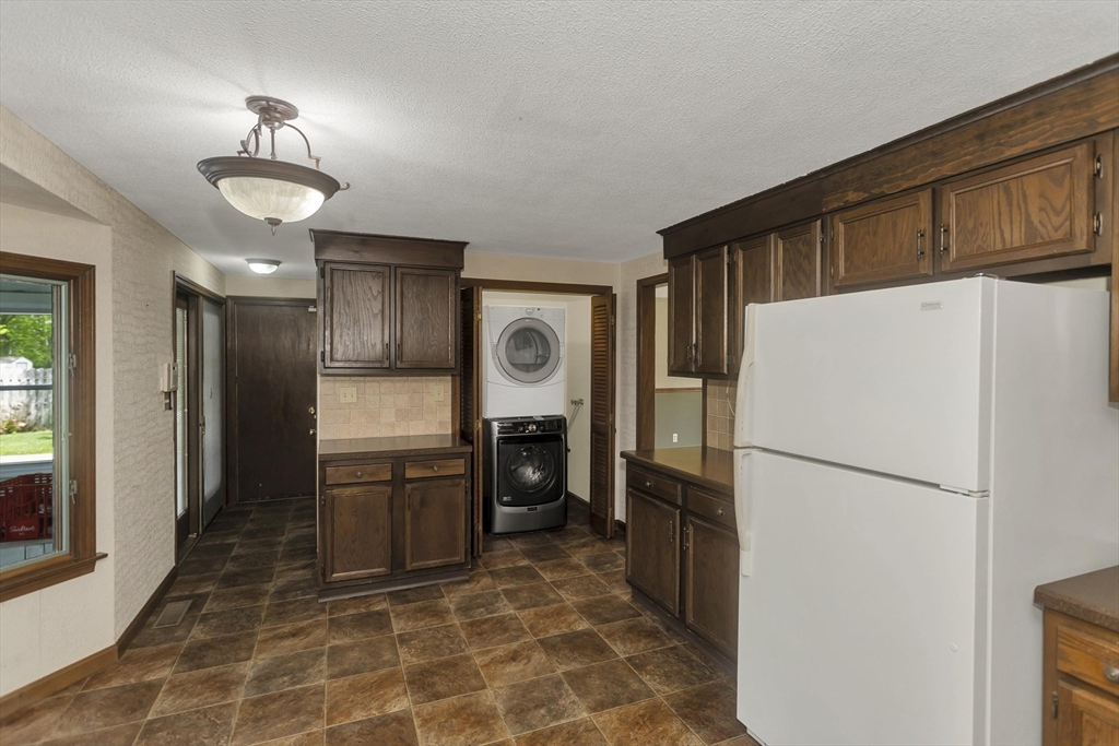 45 Woodcliff Dr, Westfield, MA, 45 Woodcliff Dr, Westfield, MA Photo #3